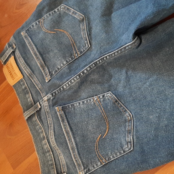 SIGNATURE by LEVI STRAUSS "Heritage BOYFRIEND" Dark Wash, Cuffed, Cropped Jeans - Picture 6 of 9